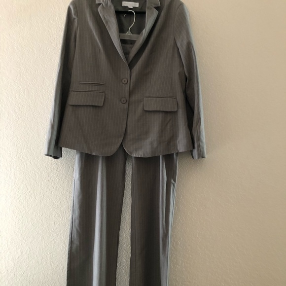NY and Co Grey Suit - Picture 2 of 6